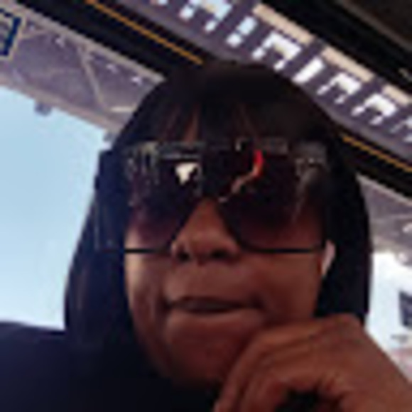 Meet your Posher, Veronica - Picture 1 of 1